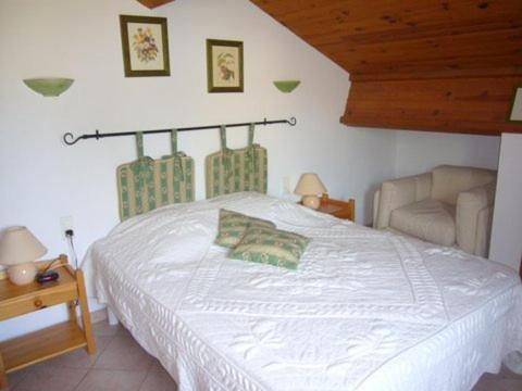Les Cigales Bed & Breakfast Saint-Andiol Room photo