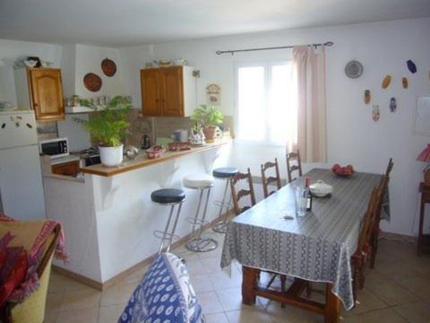 Les Cigales Bed & Breakfast Saint-Andiol Room photo